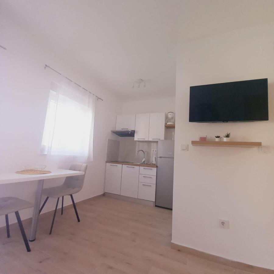 Apartments M & L 穆泰尔岛 外观 照片