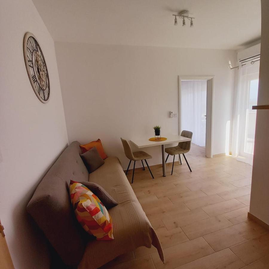 Apartments M & L 穆泰尔岛 外观 照片